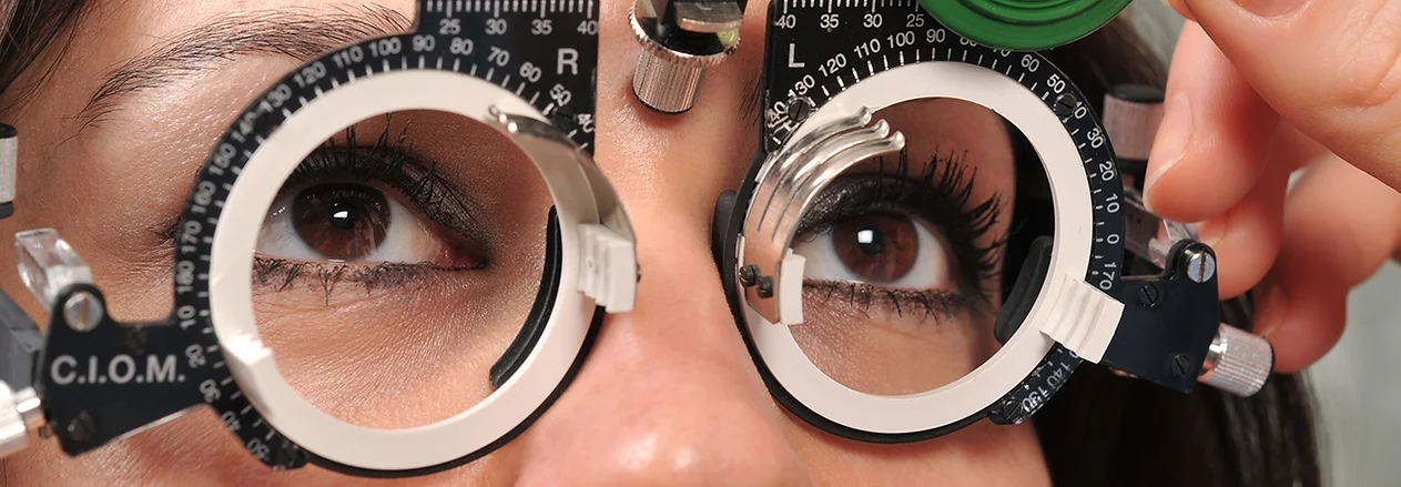 Eye examination with trial lens